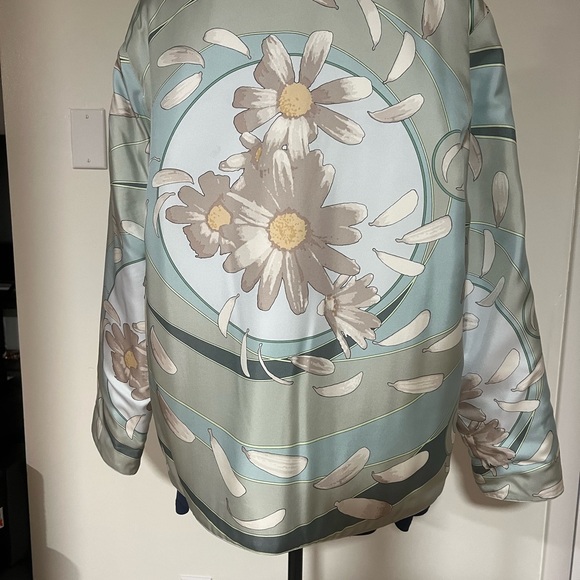 Vintage Hermes Jacket Silk Paperoles Reversible
And Top Cashmere Print S mint 💚🤍 - Picture 7 of 17